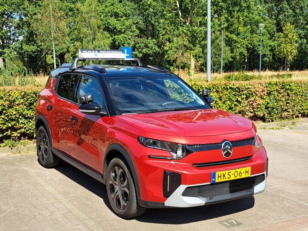 Rode Citroen C3 handgeschakelde lesauto van Key2drive